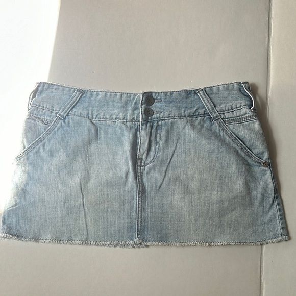 Roxy Denim Mini Skirt - Size 9 - Light Wash Frayed Hem - Picture 8 of 16